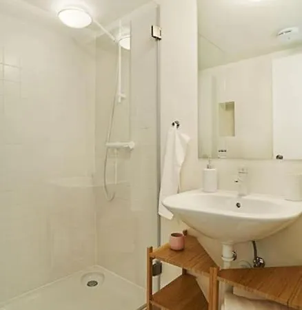 Modern Flat With Large Garden And Terrace Right Next Estrela Park Apartment