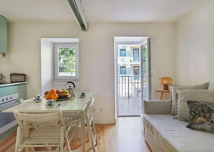 Modern Flat With Large Garden And Terrace Right Next Estrela Park * ליסבון