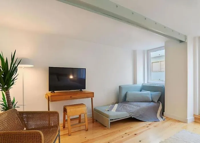 Modern Flat With Large Garden And Terrace Right Next Estrela Park דירה ליסבון