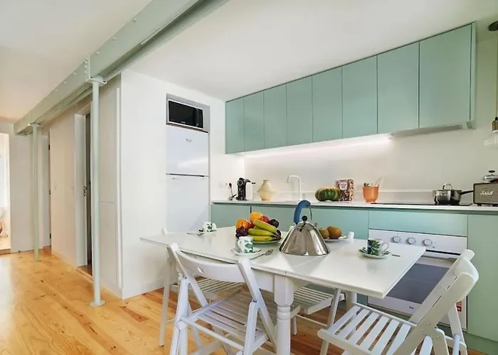 Modern Flat With Large Garden And Terrace Right Next Estrela Park Appartement Lissabon